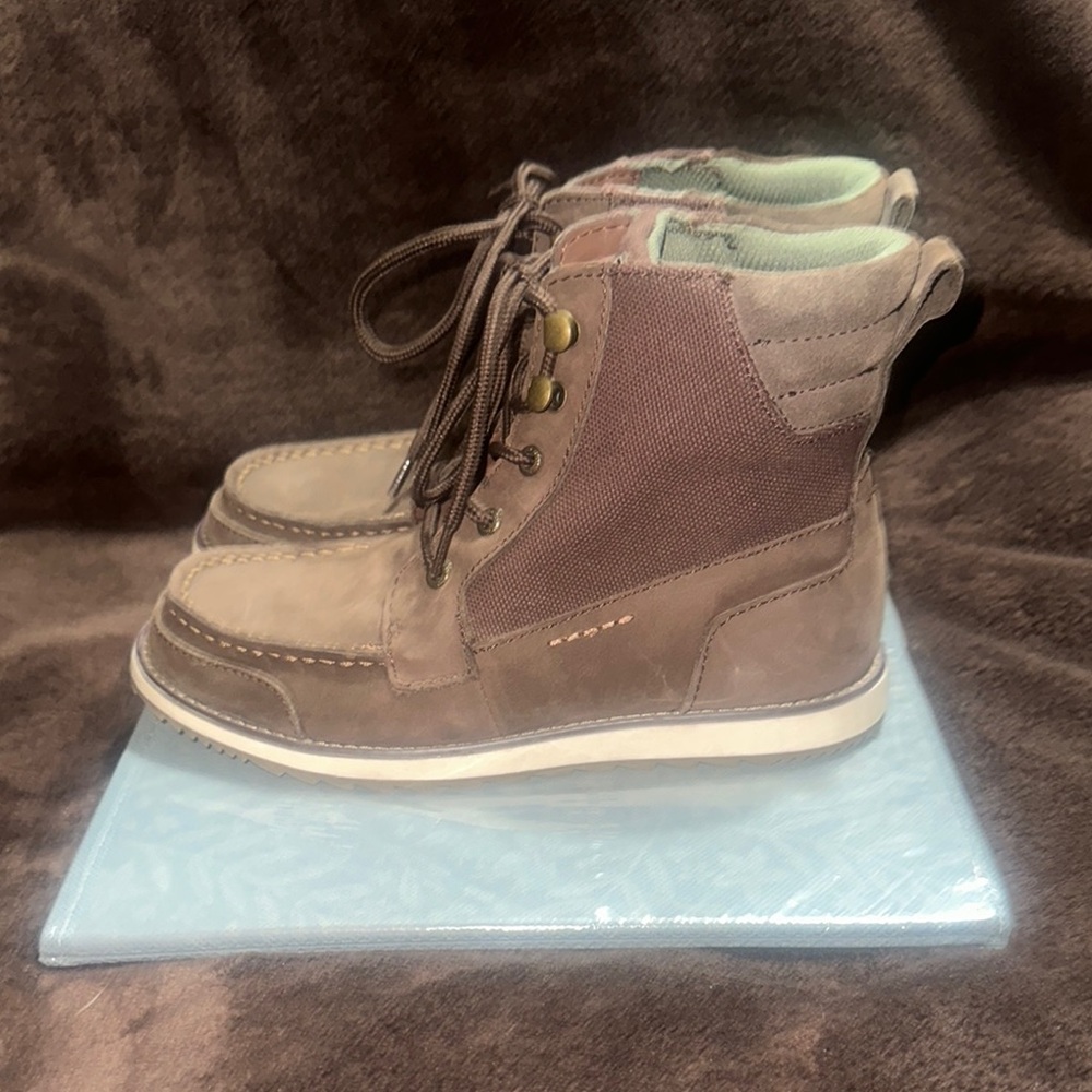 SPERRY Top-Sider Dockyard Shoes. Kids Brown Leather Lace-up shoes.